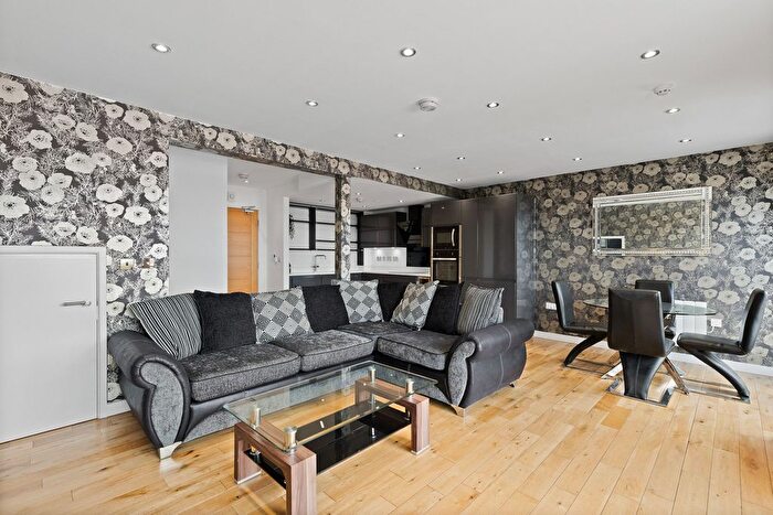 2 Bedroom Penthouse For Sale In New York Road, Leeds, LS2