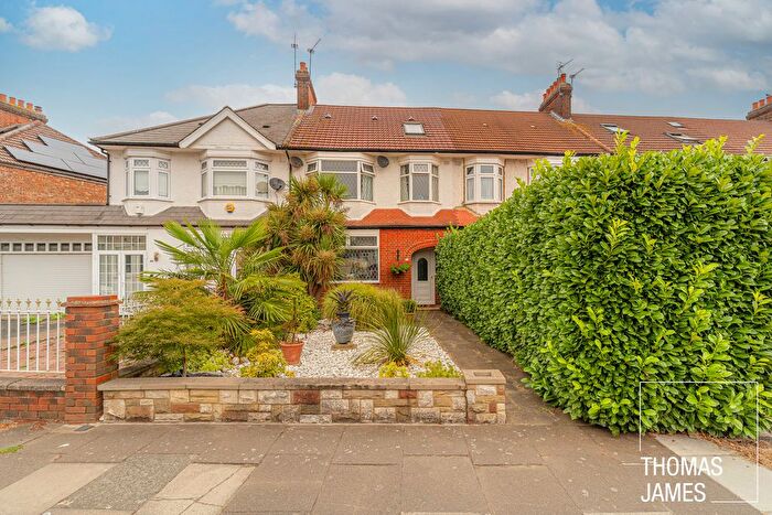 4 Bedroom Terraced House For Sale In Halstead Road, Winchmore Hill, N21