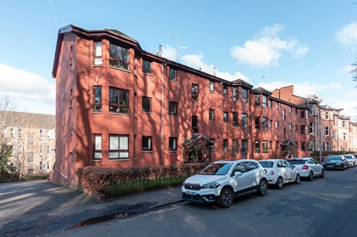 2 Bedroom Apartment To Rent In Camphill Avenue, Flat -, Shawlands, Scotland, G41