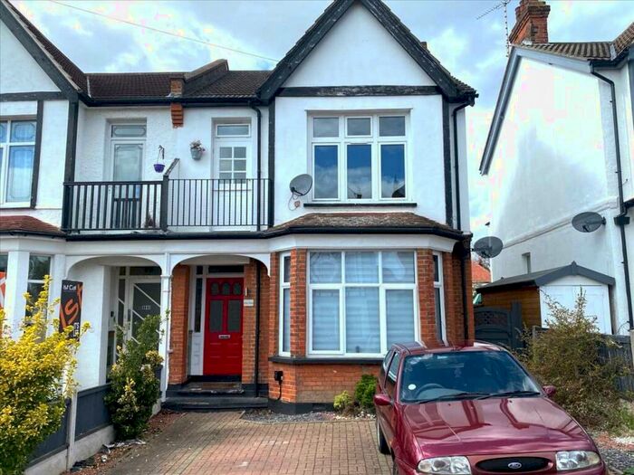 3 Bedroom Apartment To Rent In Fully Furnished - Westcliff On Sea, SS0