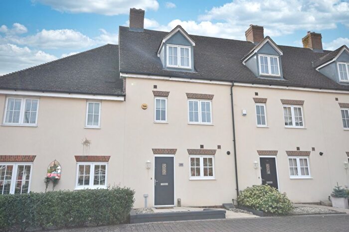 4 Bedroom Terraced House For Sale In The Acres, Horley, Surrey, RH6