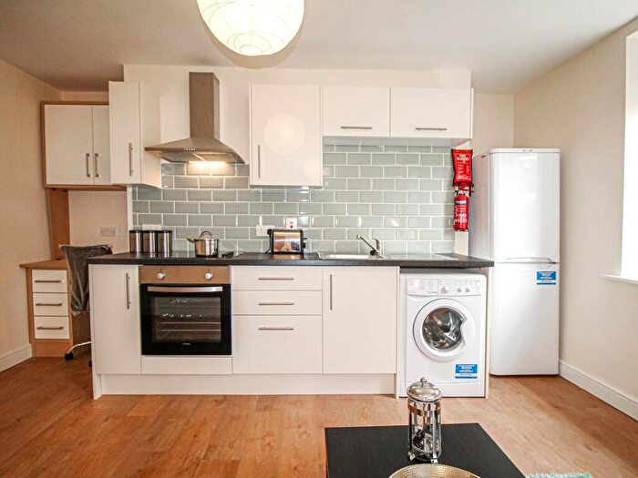 Apartment To Rent In Apt, - East Parade #, HG1