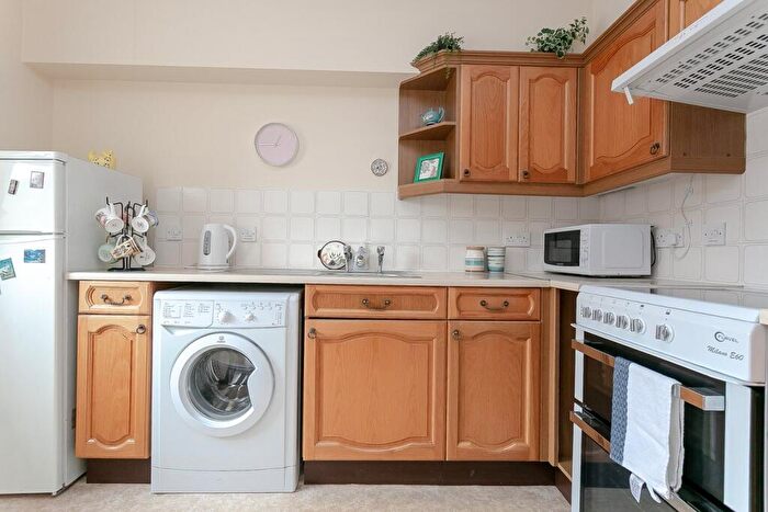 1 Bedroom Flat For Sale In Craiglockhart Terrace, Edinburgh, EH14