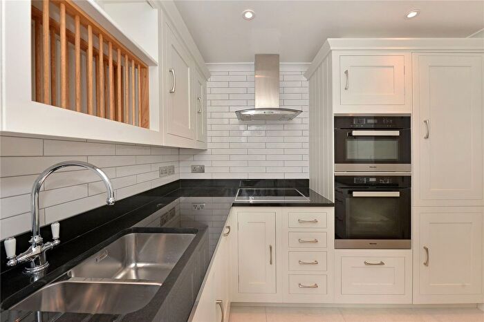 2 Bedroom Mews To Rent In Moreton Terrace Mews South, Pimlico, London, SW1V