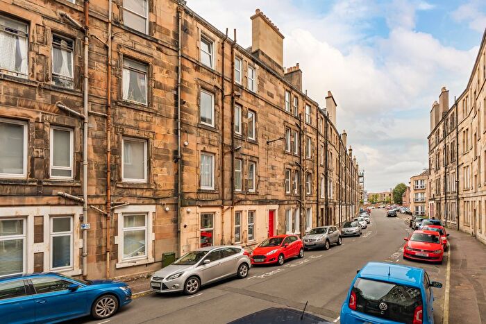 1 Bedroom Flat For Sale In / Waverley Park, Edinburgh, EH8