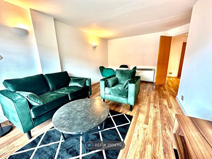 2 Bedroom Flat To Rent In The Quays, Leeds, LS1