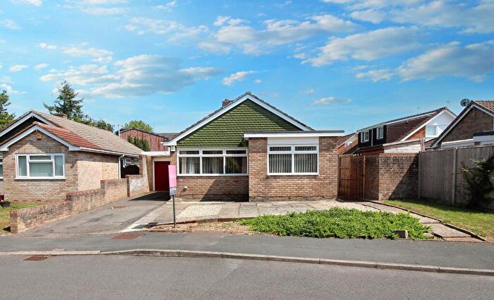 2 Bedroom Detached House For Sale In Dean Avenue, Thornbury, BS35