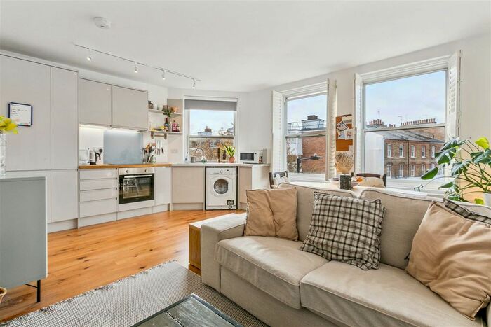 2 Bedroom Flat To Rent In Blythe Road, London, W14