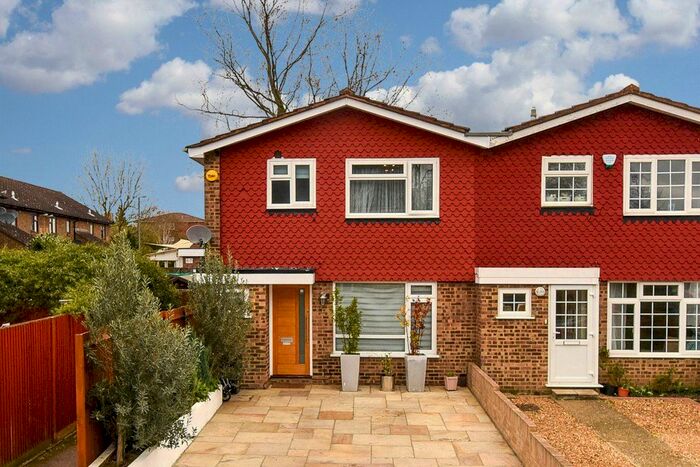 3 Bedroom End Of Terrace House To Rent In Britannia Road, Surbiton, KT5