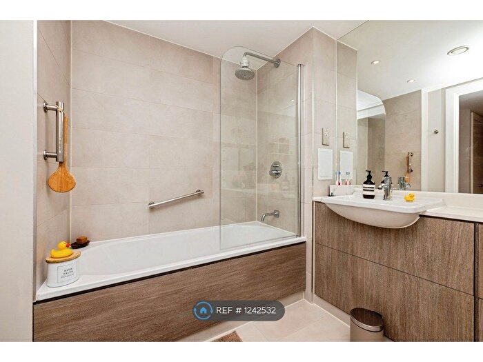 2 Bedroom Flat To Rent In Clift House, London, N1