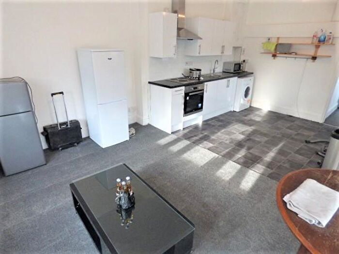 4 Bedroom Flat To Rent In East India Dock Road, London, E14
