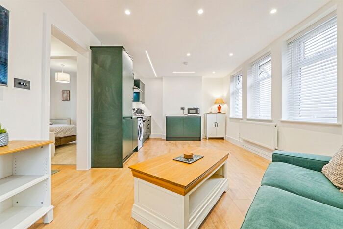 1 Bedroom Flat For Sale In Fairleigh Road, Cardiff, CF11