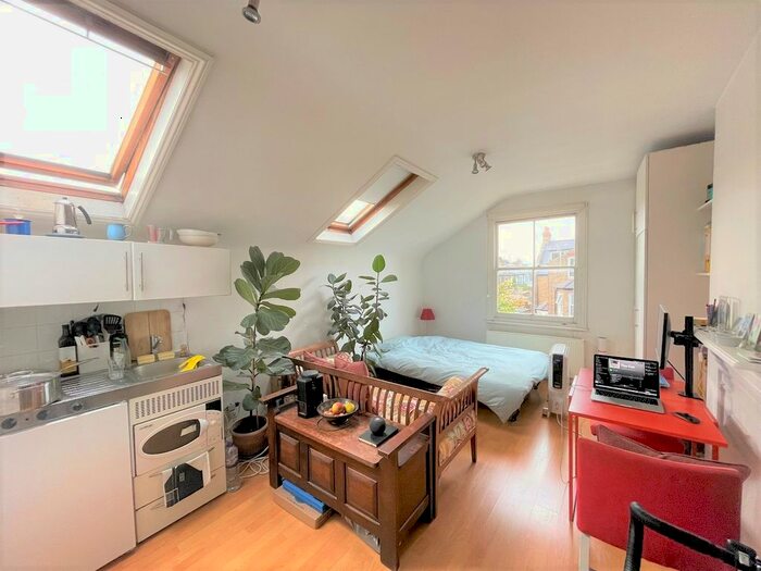 Studio To Rent In Springwell Avenue, London, NW10