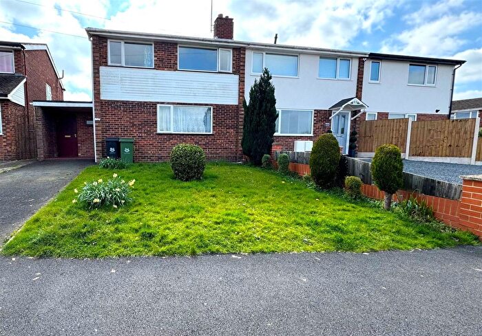 3 Bedroom Semi-Detached House For Sale In Oldbury Road, Worcester, WR2
