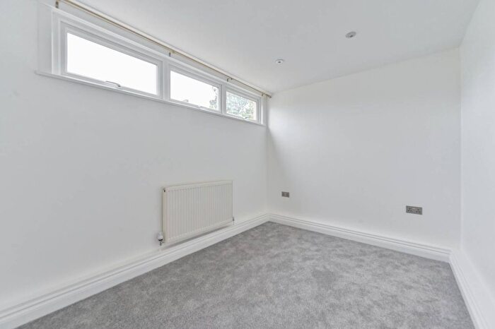 1 Bedroom Flat To Rent In Brackenhill Close, Bromley, BR1