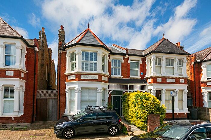 3 Bedroom Flat To Rent In Cresswell Road, Twickenham, TW1