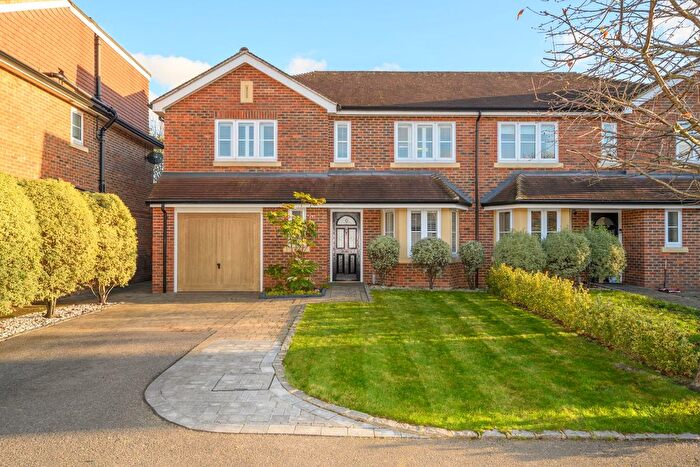 3 Bedroom Semi-Detached House For Sale In Carlcott Close, Walton-On-Thames, KT12