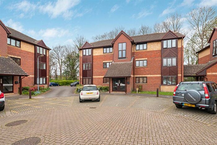 1 Bedroom Apartment For Sale In Rossignol Gardens, Carshalton, SM5