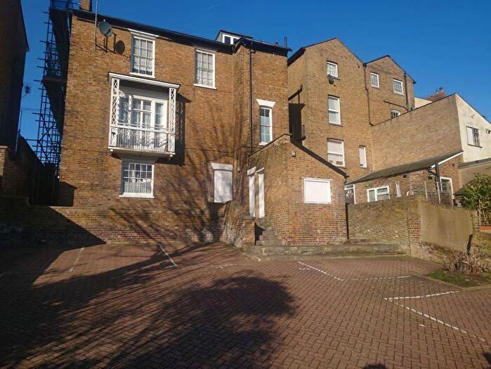 1 Bedroom Flat To Rent In Ashford Road, Maidstone, Kent, ME14