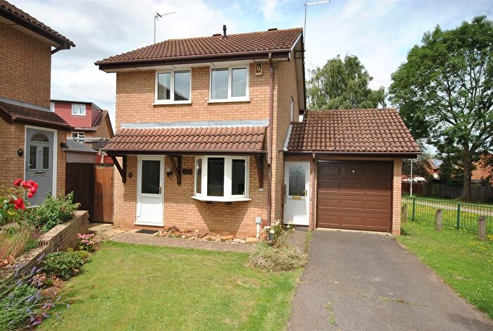 3 Bedroom Detached House For Sale In Five Acres Fold, Northampton, NN4