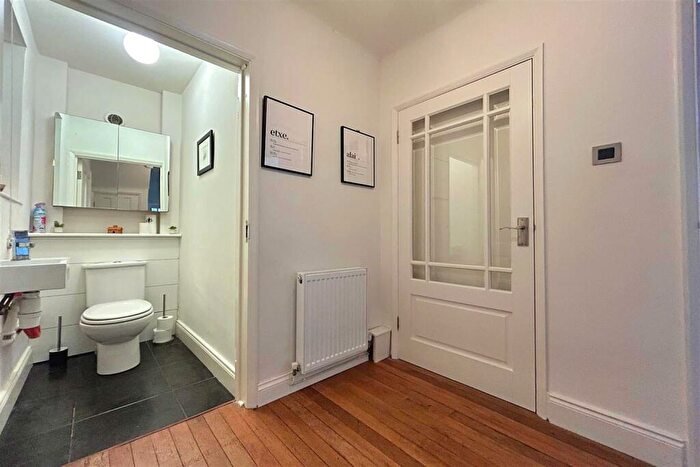 4 Bedroom Detached House For Sale In Broad Road, Sale, M33