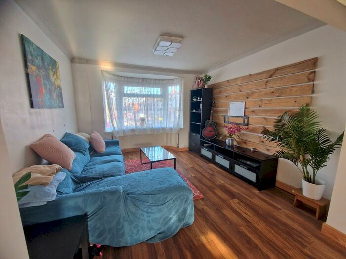 3 Bedroom House To Rent In Warwards Lane, Selly Oak, B29