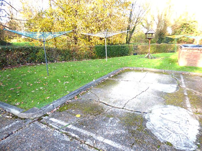 1 Bedroom Flat To Rent In Merrylands Road, Great Bookham, Bookham, Leatherhead, KT23