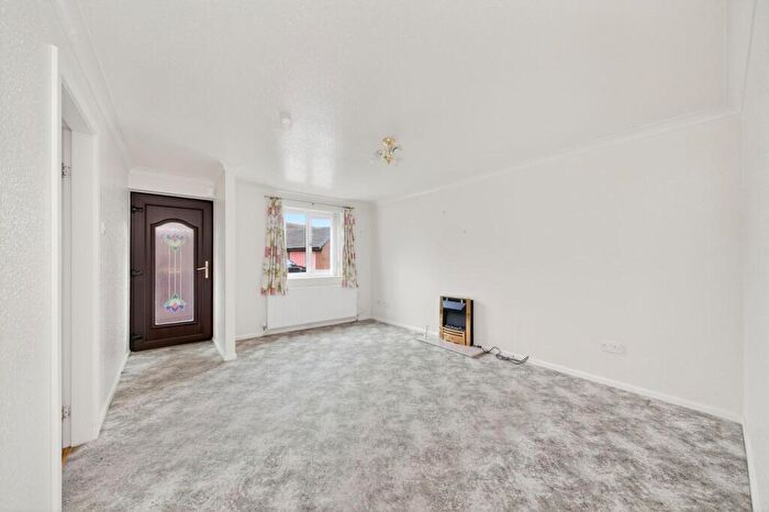 2 Bedroom Flat For Sale In St. Johns Court, Lepton, HD8