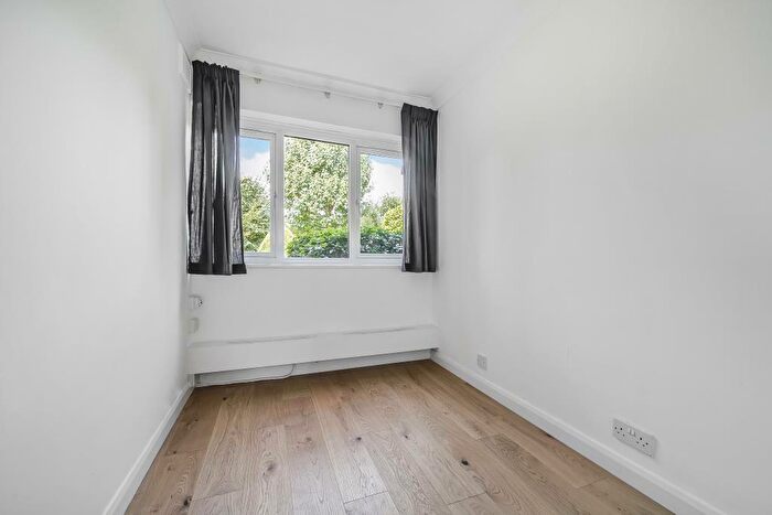 2 Bedroom Apartment To Rent In Park Gate, Finchley, N2