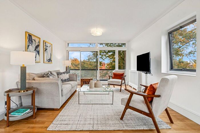 2 Bedroom Flat For Sale In Park Close, Ilchester Place, W14