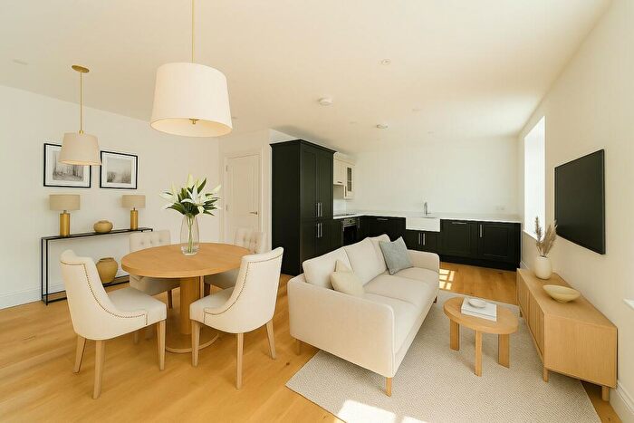 2 Bedroom Apartment For Sale In Ardingly Road, Lindfield, Haywards Heath, RH16