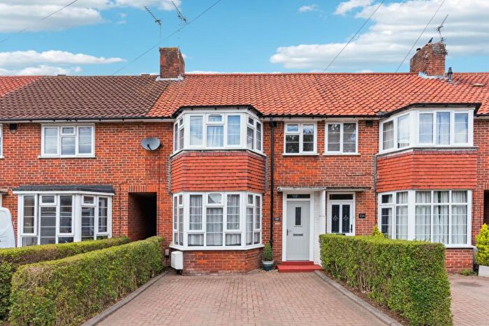 3 Bedroom Terraced House For Sale In Handside Lane, Welwyn Garden City, Hertfordshire, AL8