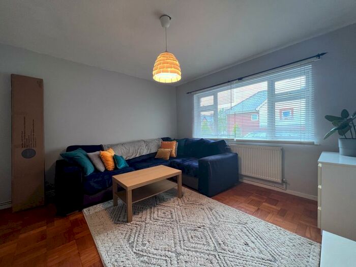 2 Bedroom Apartment To Rent In Harrismith Road, CF23