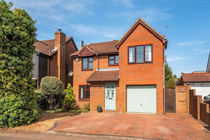 4 Bedroom Detached House For Sale In Russell Road, Toddington, LU5