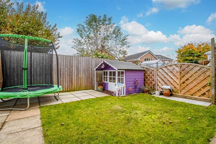 3 Bedroom Terraced House For Sale In Netherfield Avenue, Netherton, Wakefield, WF4