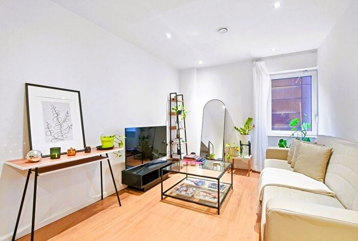 2 Bedroom Flat For Sale In The Saddler Building, Wharf Road, London, N1