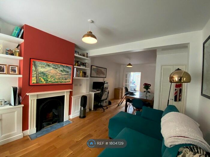 2 Bedroom Terraced House To Rent In London, London, TW9