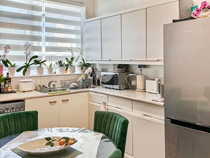 2 Bedroom Apartment To Rent In Green Lanes, London, N21