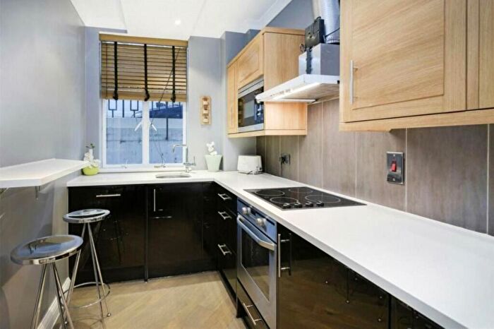 3 Bedroom Flat To Rent In Montagu Square, London, W1H