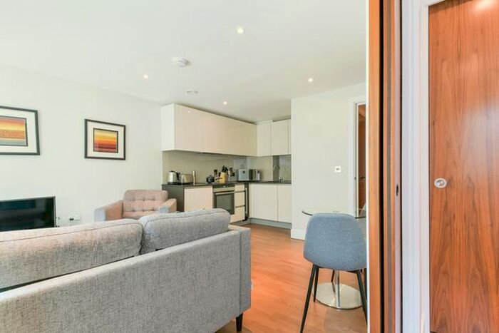 Studio To Rent In Whitechapel High Street, Aldgate, London, E1