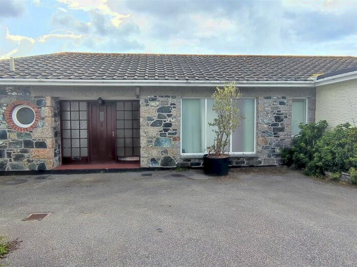 3 Bedroom Property To Rent In North Corner, Coverack, Helston, TR12