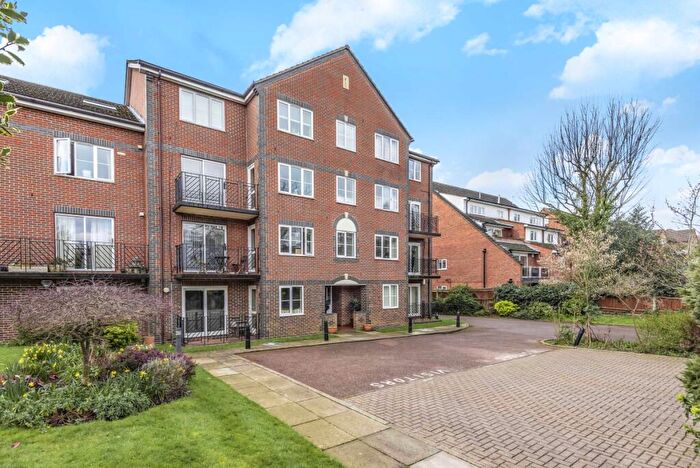 2 Bedroom Flat To Rent In Park Road, Beckenham, Kent, BR3