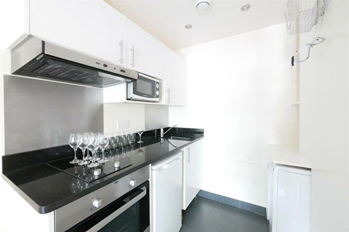 1 Bedroom Apartment To Rent In Fonthill Road, Finsbury Park, N4
