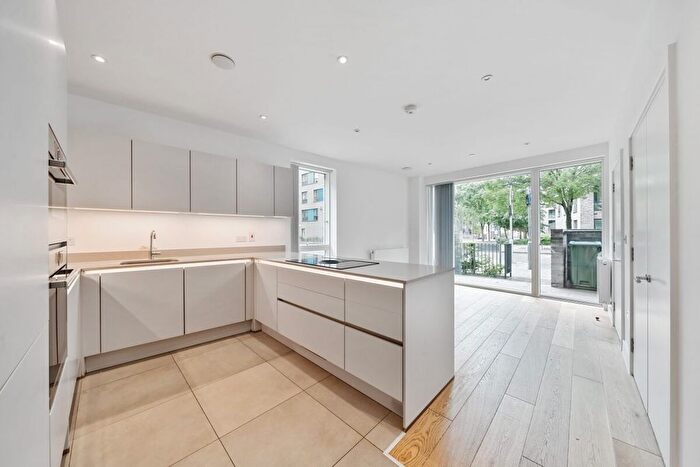 3 Bedroom Flat To Rent In West Parkside, London, SE10