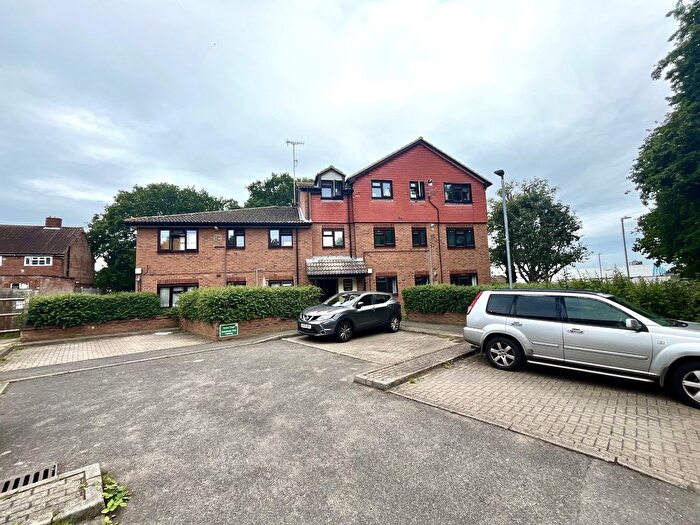 1 Bedroom Flat To Rent In Cox Lane, Chessington, Surrey., KT9