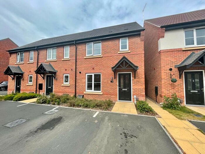 3 Bedroom End Of Terrace House To Rent In Oakham Road, Littleover, DE23