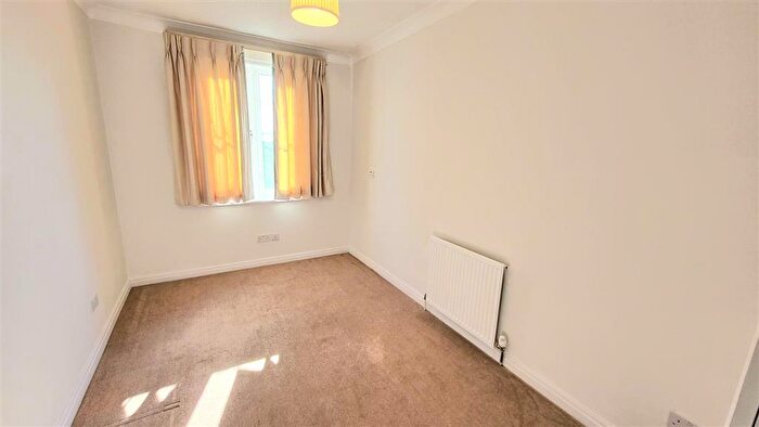 2 Bedroom Apartment To Rent In Crescent Road, Enfield, EN2