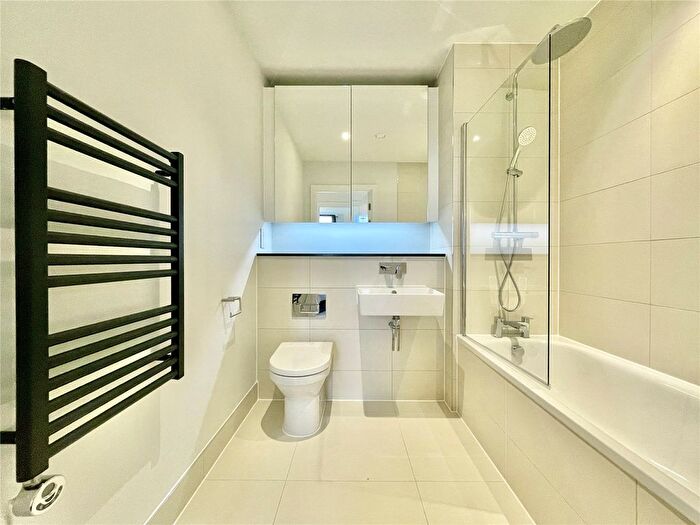 3 Bedroom Flat For Sale In Mount Yard, Meadowside, Old Mount Street, Manchester, M4