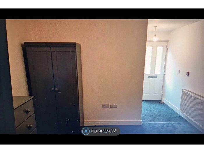 2 Bedroom Flat To Rent In Priory Road, High Wycombe, HP13