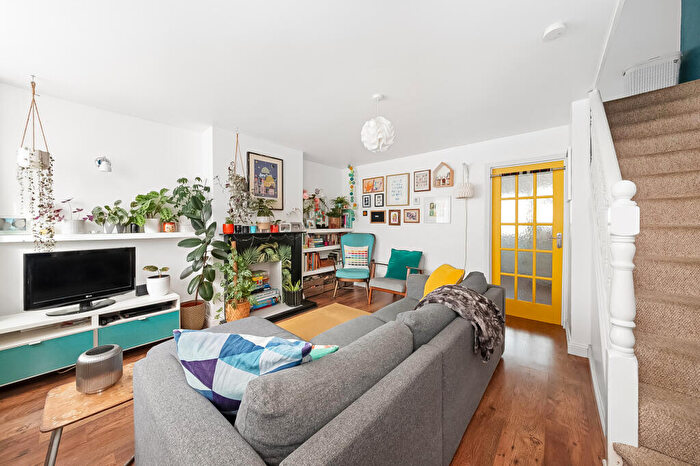 3 Bedroom Terraced House For Sale In The Birches, SE7